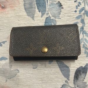 Louis Vuitton 4 key holder. Shows signs of wear and tear